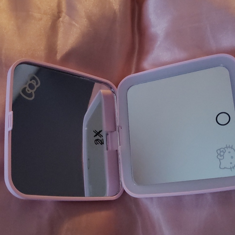 Hello kitty compact mirror - Picture 4 of 4